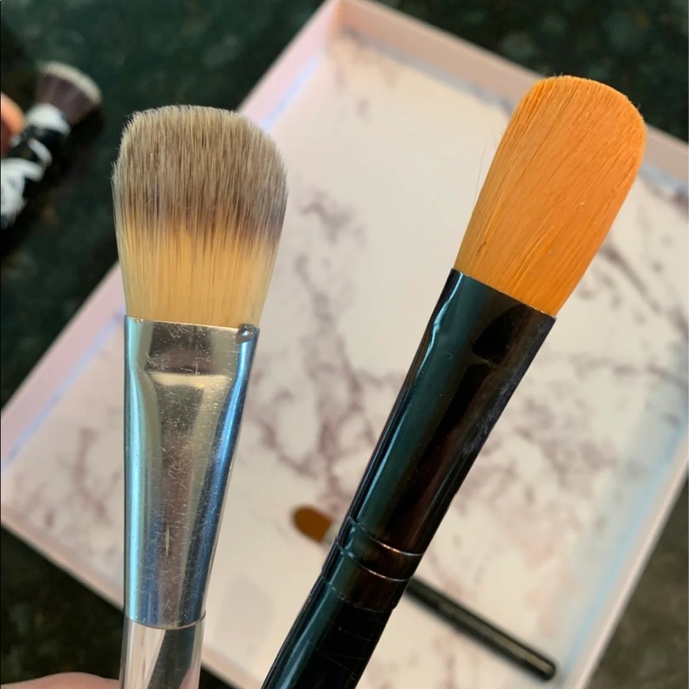 Makeup Brushes Bundle - Picture 7 of 8